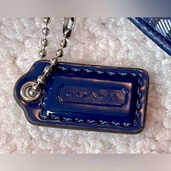 🚨‼️LOW START‼️COACH POPPY EUC  Blue &Pink Wristlet Clutch. CLEAN/NO CALLOUTS✨ - Picture 3 of 14